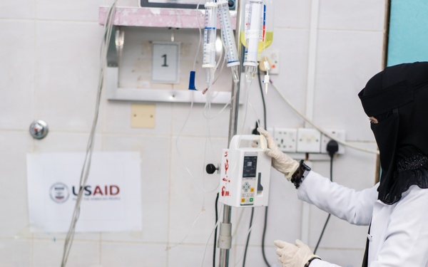 USAID and WHO supply oxygen for hospital patients in Yemen