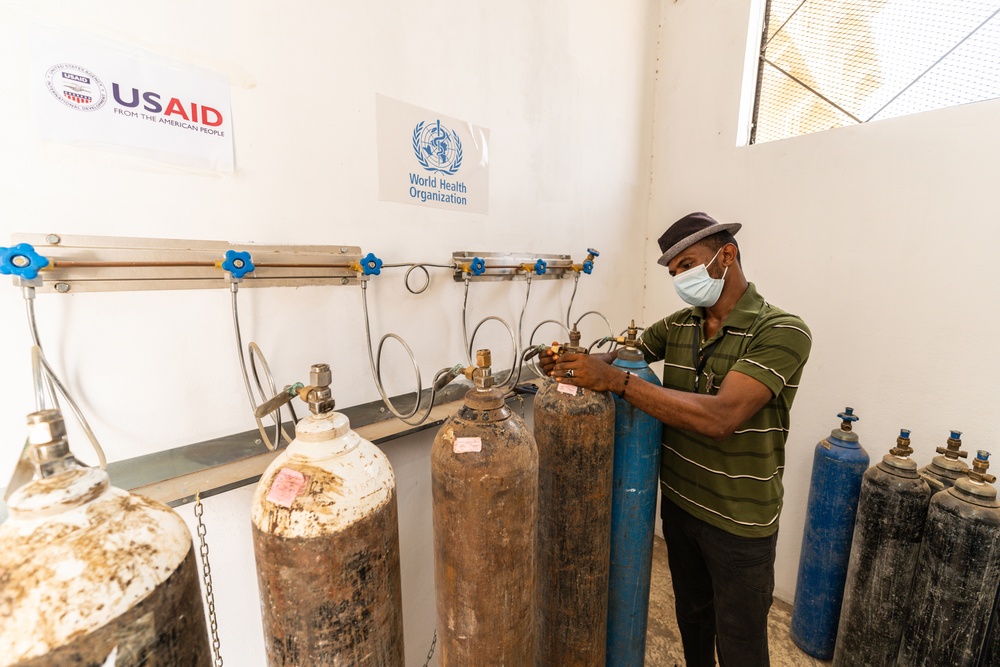 USAID and WHO supply oxygen for hospital patients in Yemen