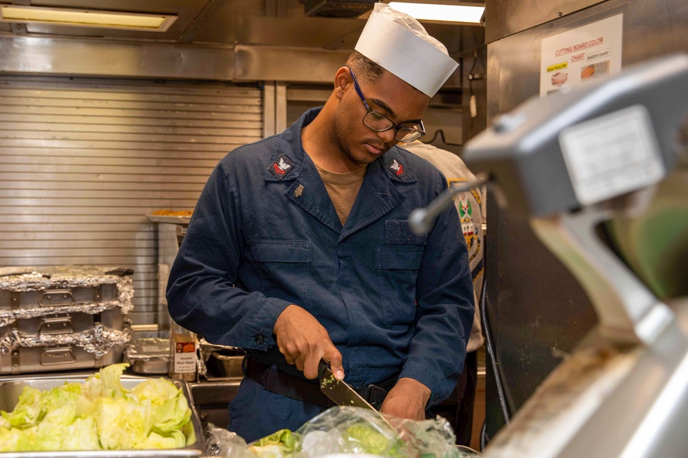 Sailors Aboard USS Leyte Gulf (CG 55) Prepare Thanksgiving Dinner