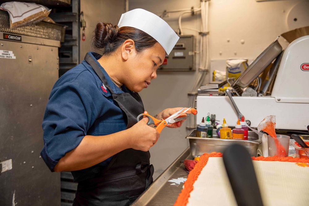 Sailors Aboard USS Leyte Gulf (CG 55) Prepare Thanksgiving Dinner