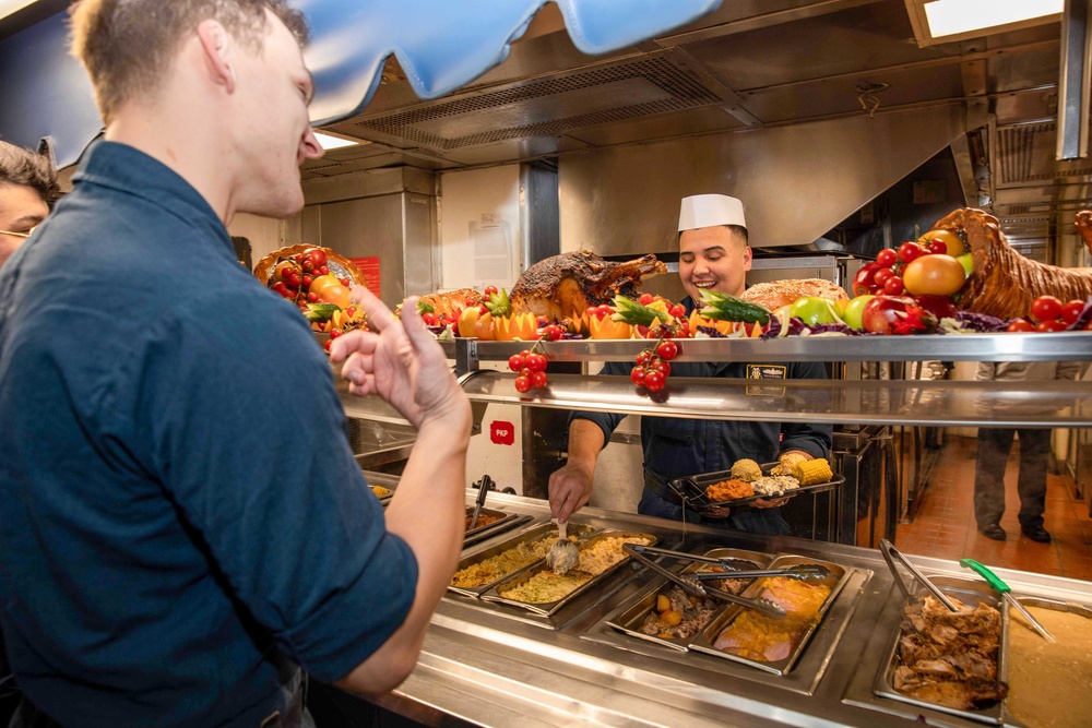 Sailors Aboard USS Leyte Gulf (CG 55) Prepare Thanksgiving Dinner