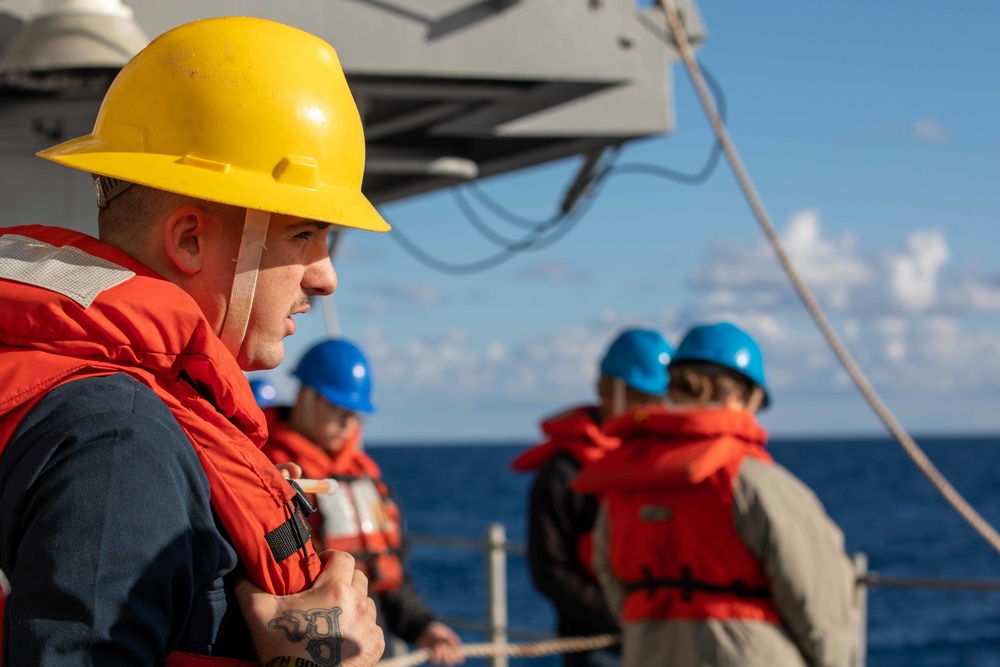 USS Leyte Gulf (CG 55) Completes Replenishment-at-Sea