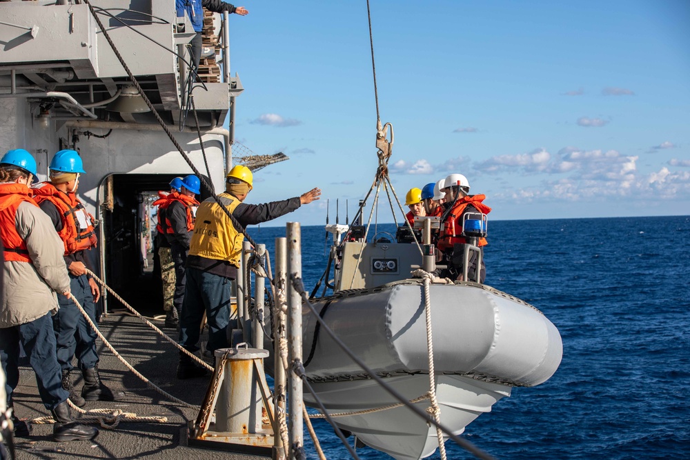 USS Leyte Gulf (CG 55) Completes Replenishment-at-Sea