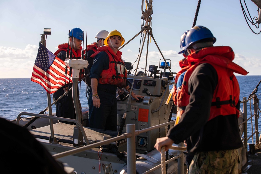 USS Leyte Gulf (CG 55) Completes Replenishment-at-Sea