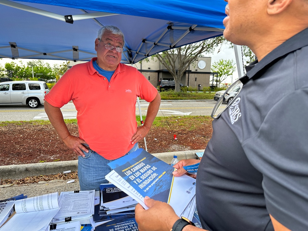 FEMA Mitigation Experts Speak with Residents Impacted by Hurricane Ian in Englewood, Florida