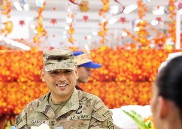 Lt. Gen. Patrick D. Frank and Command Sgt. Maj. Jacinto Garza serve Thanksgiving meals, 2022