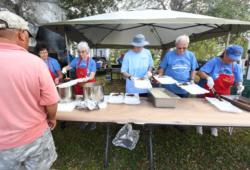 Volunteers Hand Out Meals to Local Residents In Need