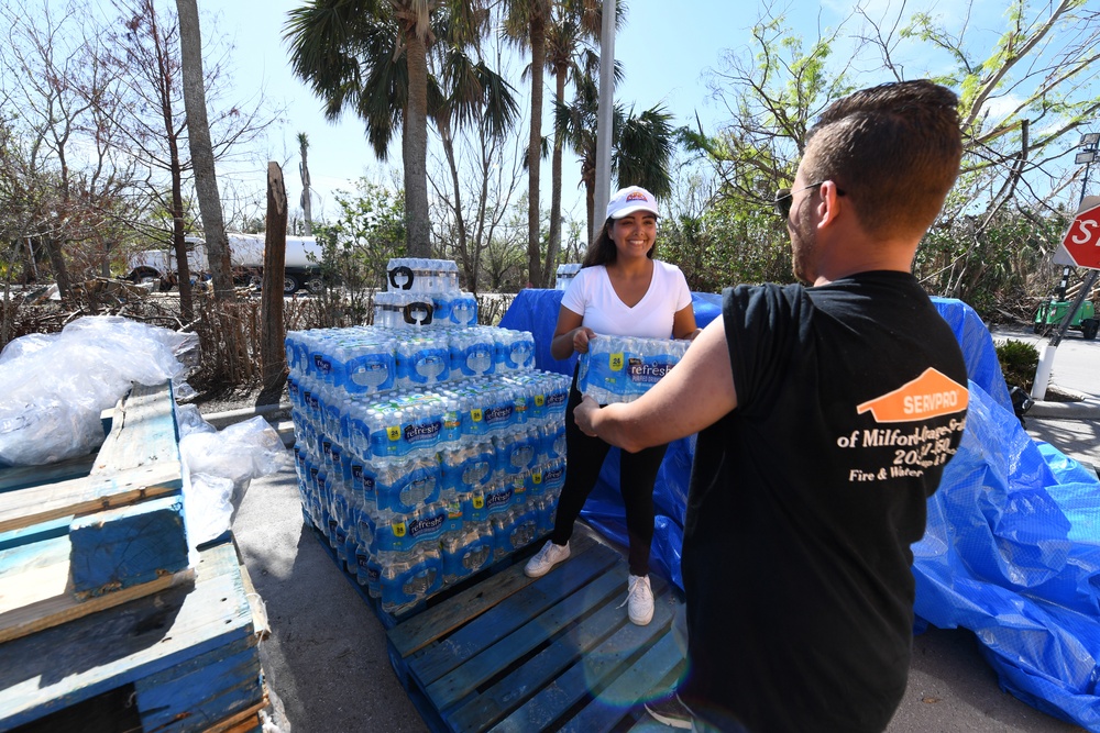 Volunteers Help Local Residents