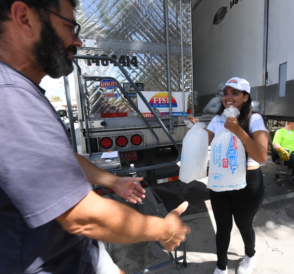 Volunteers Hand Out Ice on Sanibel Island