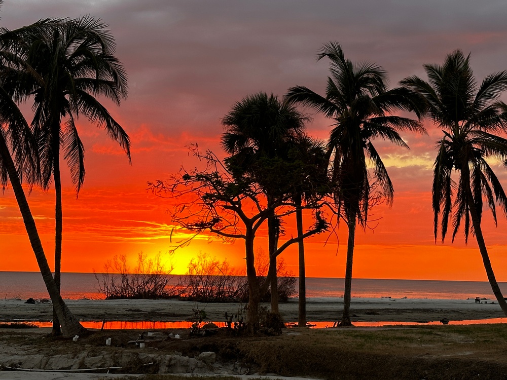Sun Sets in Fort Myers Beach