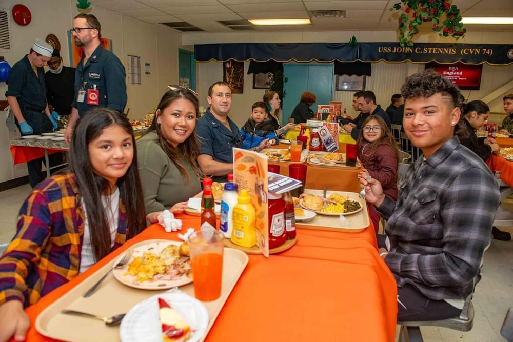 USS John C. Stennis Sailors and Family Participate in Thanksgiving Meal.