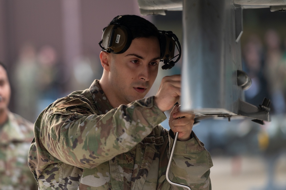 36th and 25th FGS compete in weapons load crew of the quarter competition