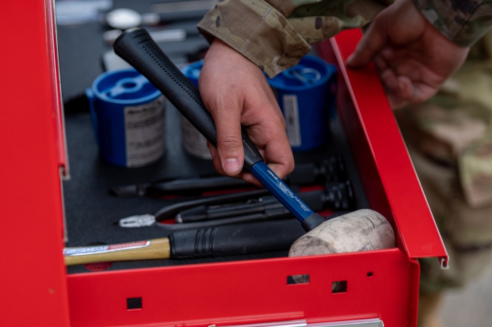 36th and 25th FGS compete in weapons load crew of the quarter competition