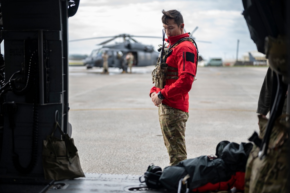 Pave Hawk preps for personnel recovery training