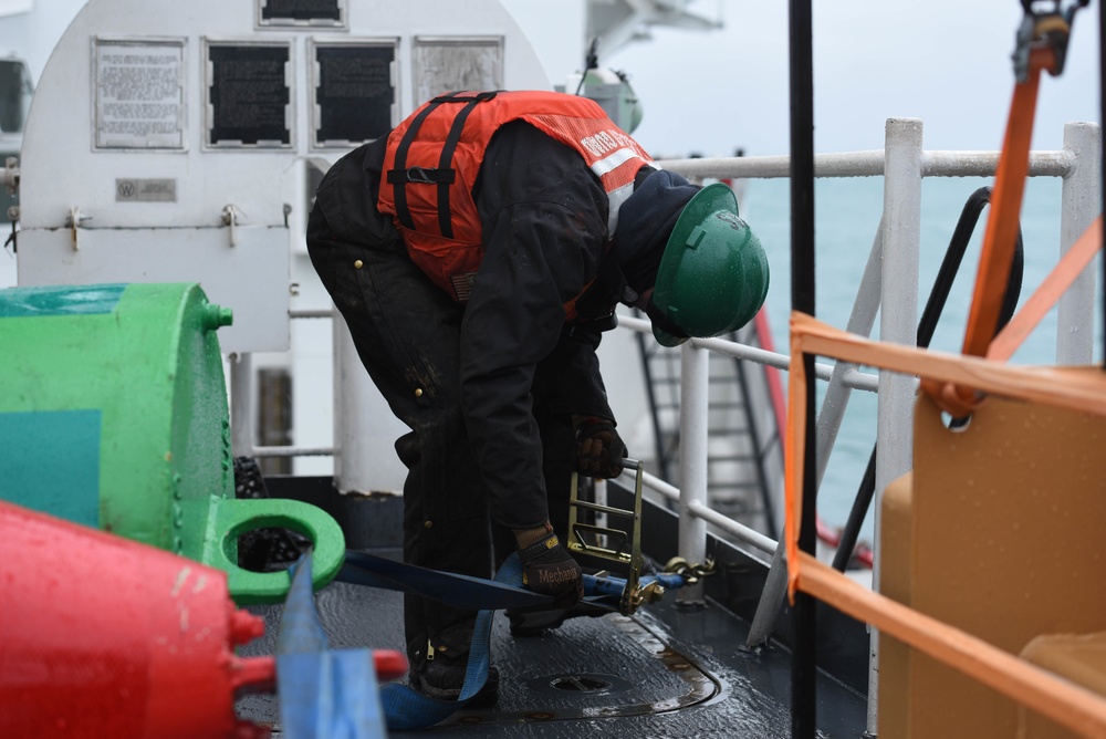 USCGC Mackinaw (WLBB 30) 2022 Christmas Tree Run