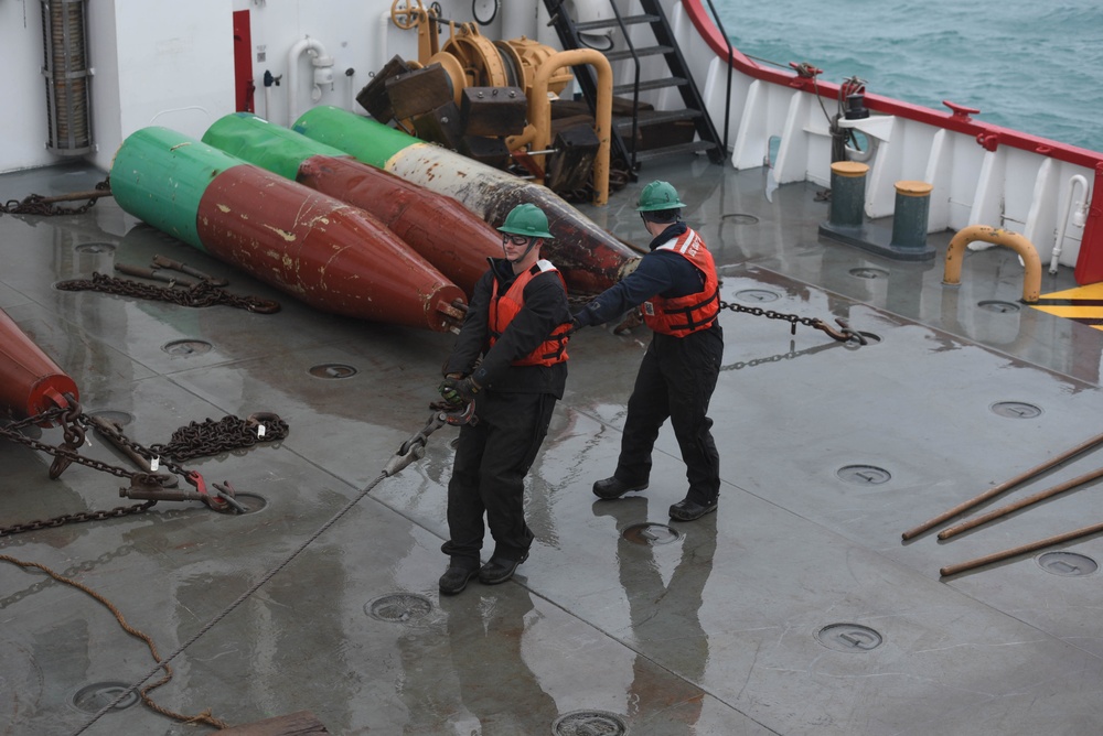 USCGC Mackinaw (WLBB 30) 2022 Christmas Tree Run