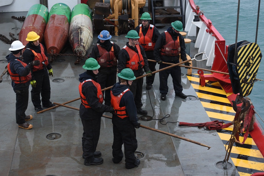 USCGC Mackinaw (WLBB 30) 2022 Christmas Tree Run