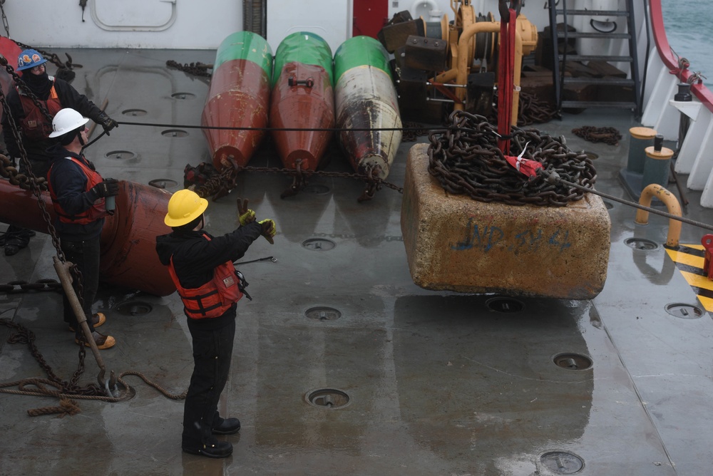 USCGC Mackinaw (WLBB 30) 2022 Christmas Tree Run