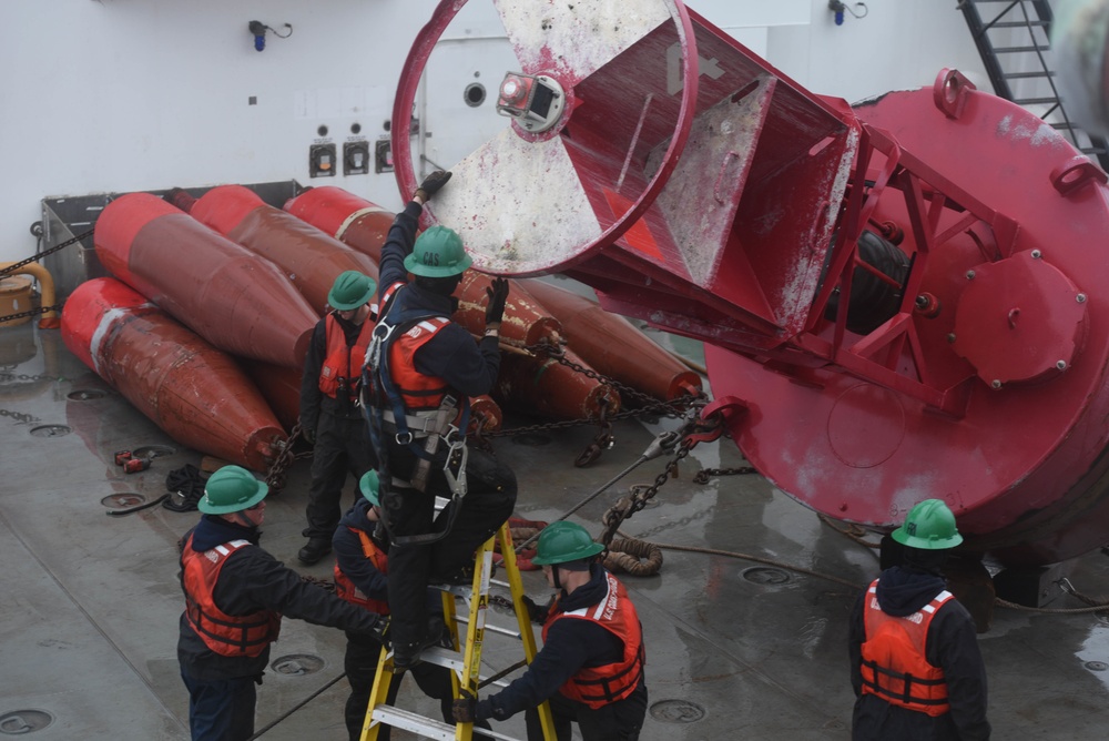 USCGC Mackinaw (WLBB 30) 2022 Christmas Tree Run