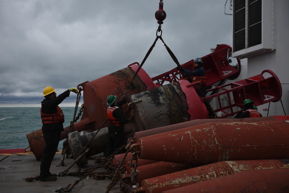 USCGC Mackinaw (WLBB 30) 2022 Christmas Tree Run