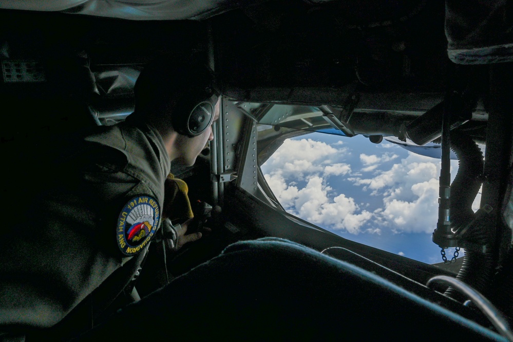 506 EARS aerial refuels Moody A-10C Thunderbolt II over Pacific Ocean