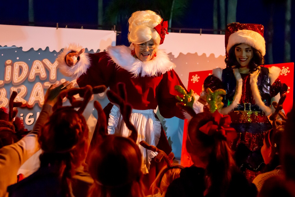 Tree Lighting Ceremony starts the holiday season