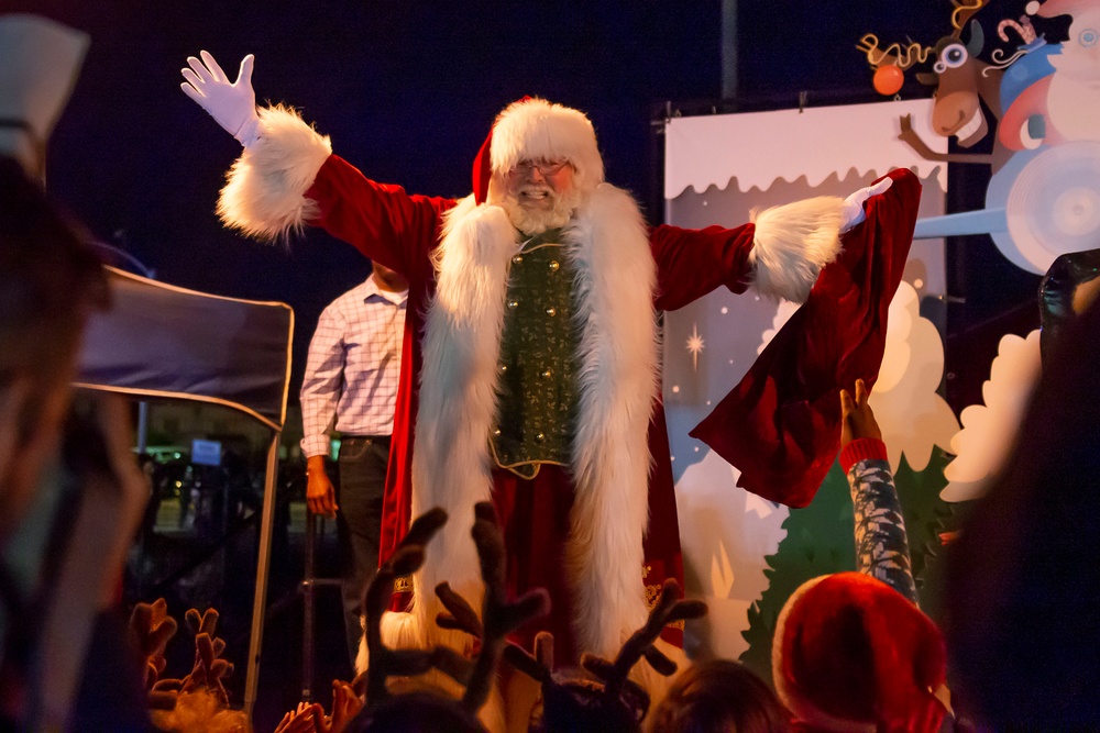 Tree Lighting Ceremony starts the holiday season