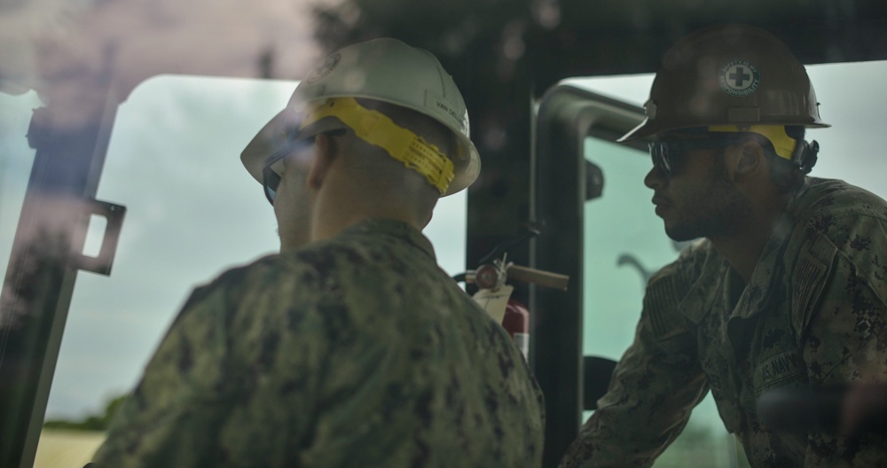 LT. Ven Dellen gets hands on experience during the joint service exercise Keen Sword 2023.