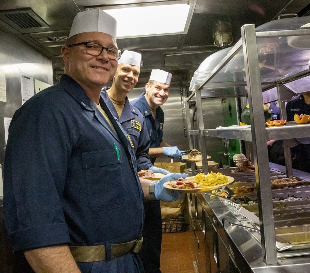 USS Truxtun (DDG 103) Celebrates Thanksgiving