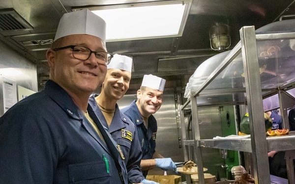 USS Truxtun (DDG 103) Celebrates Thanksgiving