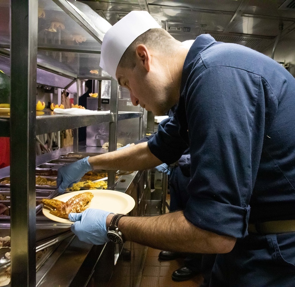 USS Truxtun (DDG 103) Celebrates Thanksgiving