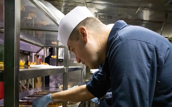 USS Truxtun (DDG 103) Celebrates Thanksgiving