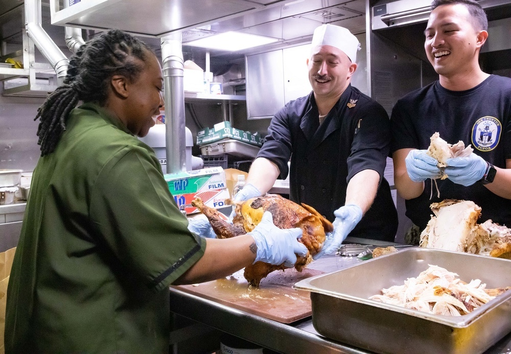 USS Truxtun (DDG 103) Celebrates Thanksgiving