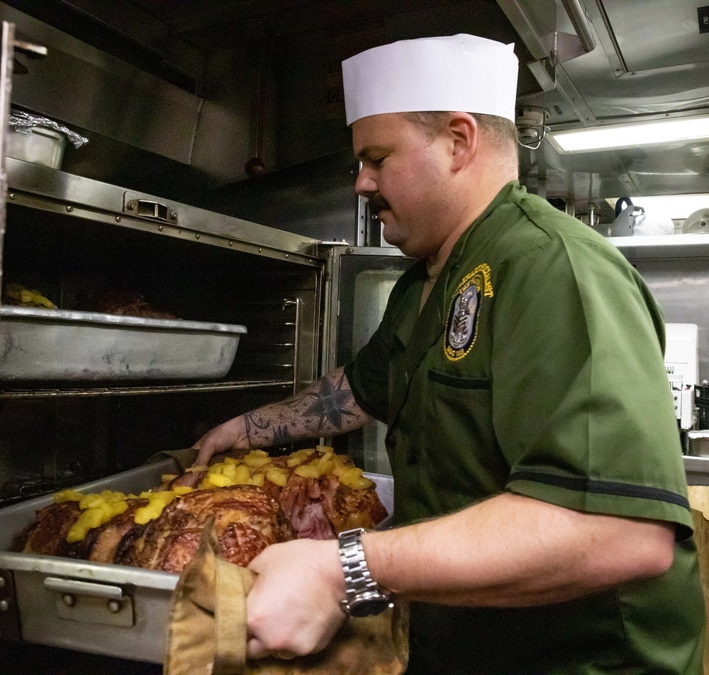 USS Truxtun (DDG 103) Celebrates Thanksgiving