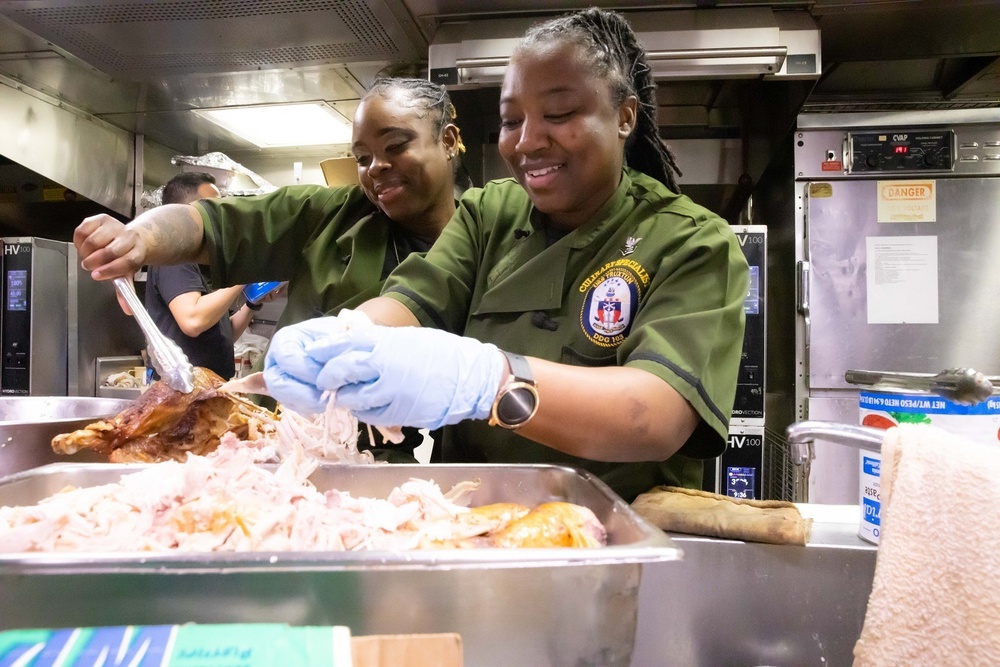 USS Truxtun (DDG 103) Celebrates Thanksgiving