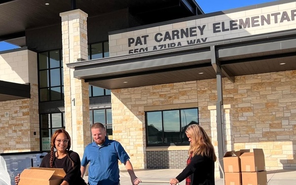 Army CID Special Agents Being Good Neighbors