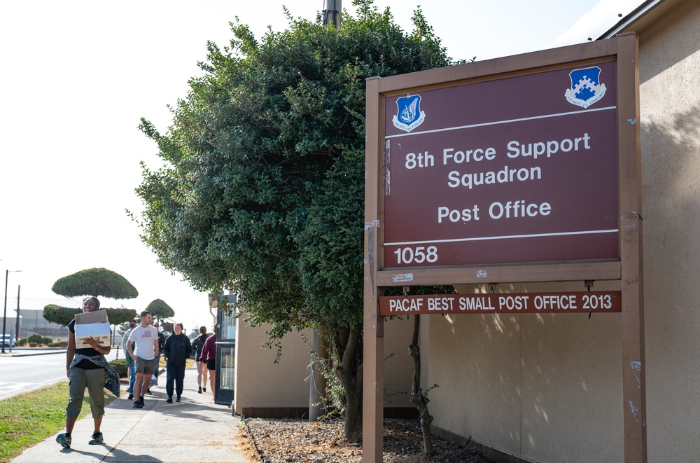 Postal Services Flight steps it up to meet holiday tempo