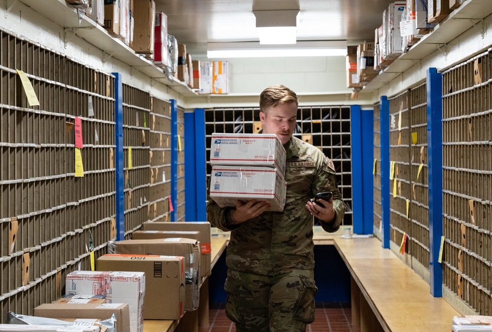 Postal Services Flight steps up to meet holiday tempo
