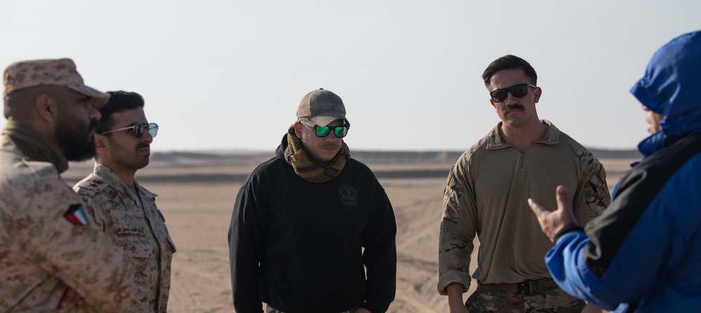 U.S. EOD helps in Joint training with Kuwaiti EOD