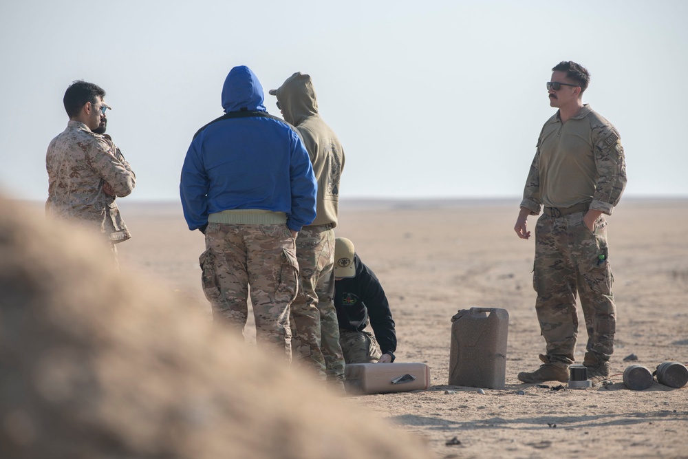 U.S. EOD helps in Joint training with Kuwaiti EOD