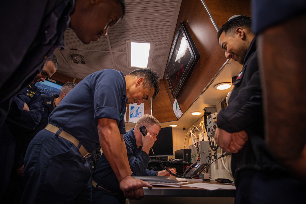 USS Paul Ignatius (DDG 117) Sailors Speak with POTUS during Thanksgiving in the English Channel