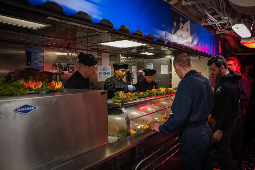 USS Paul Ignatius (DDG 117) Triad Serves Thanksgiving Dinner