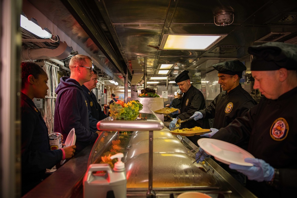 USS Paul Ignatius (DDG 117) Triad Serves Thanksgiving Dinner