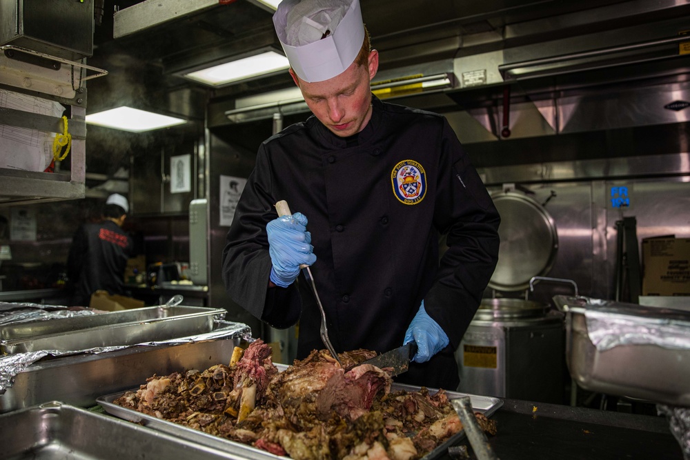 USS Paul Ignatius (DDG 117) Sailors Prepare Thanksgiving Dinner