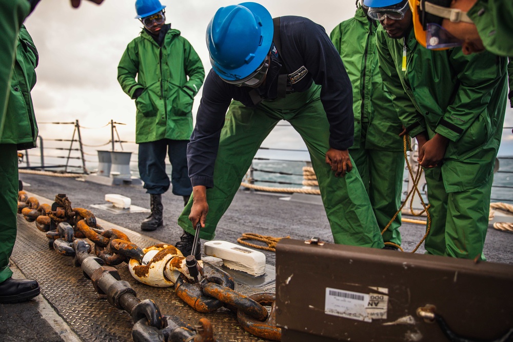 USS Paul Ignatius (DDG 117) Sailors Remove Anchor Chain Link