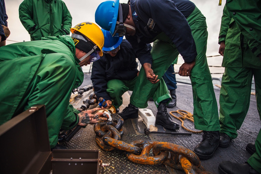 USS Paul Ignatius (DDG 117) Sailors Remove Anchor Chain Link