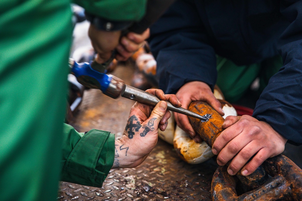 USS Paul Ignatius (DDG 117) Sailors Remove Anchor Chain Link