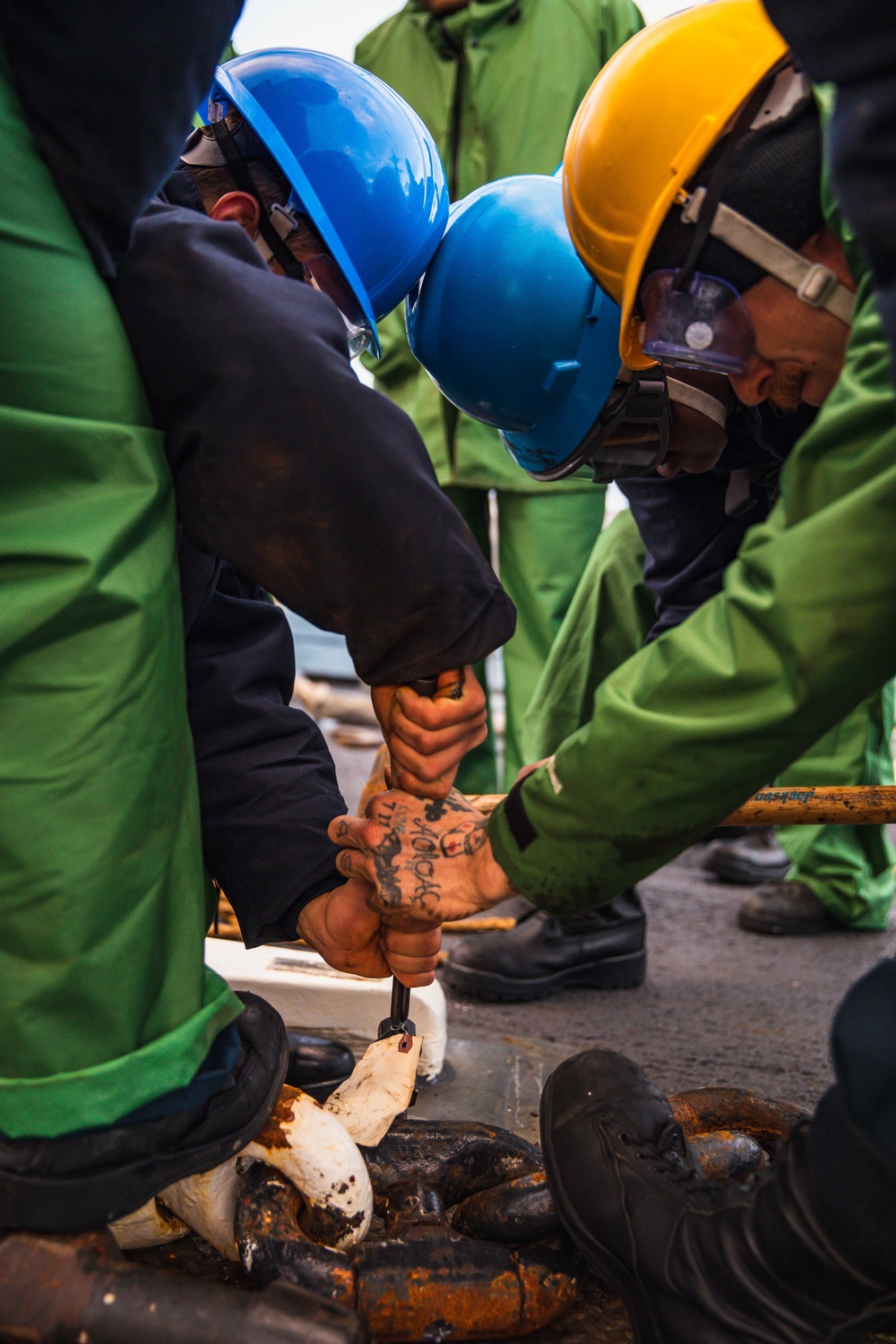 USS Paul Ignatius (DDG 117) Sailors Remove Anchor Chain Link