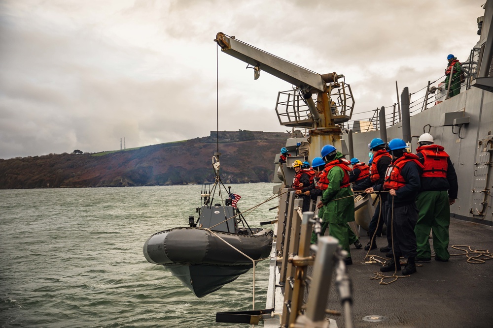 USS Paul Ignatius (DDG 117) Moors to a Buoy in Plymouth, United Kingdom