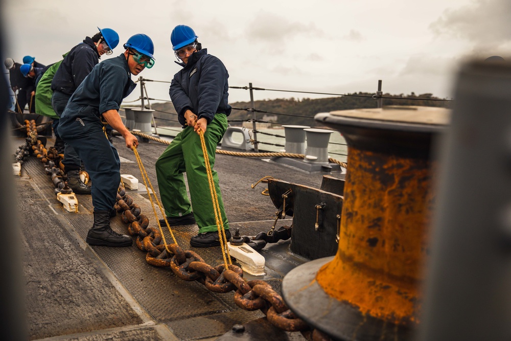 USS Paul Ignatius (DDG 117) Moors to a Buoy in Plymouth, United Kingdom